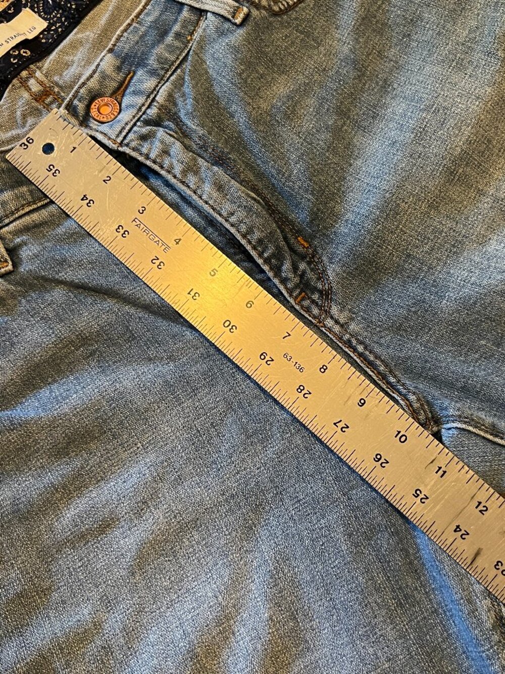 Levi's 525 Jeans Womens 14 M Light Wash Straight Leg Perfect Waist Distressed - Picture 3 of 16